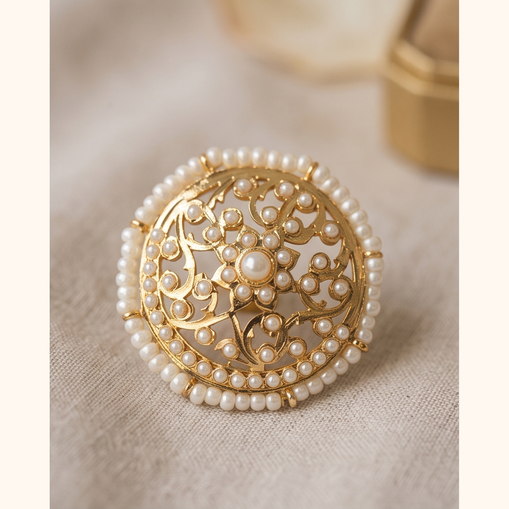 Bela Jadau Studs in Pearls