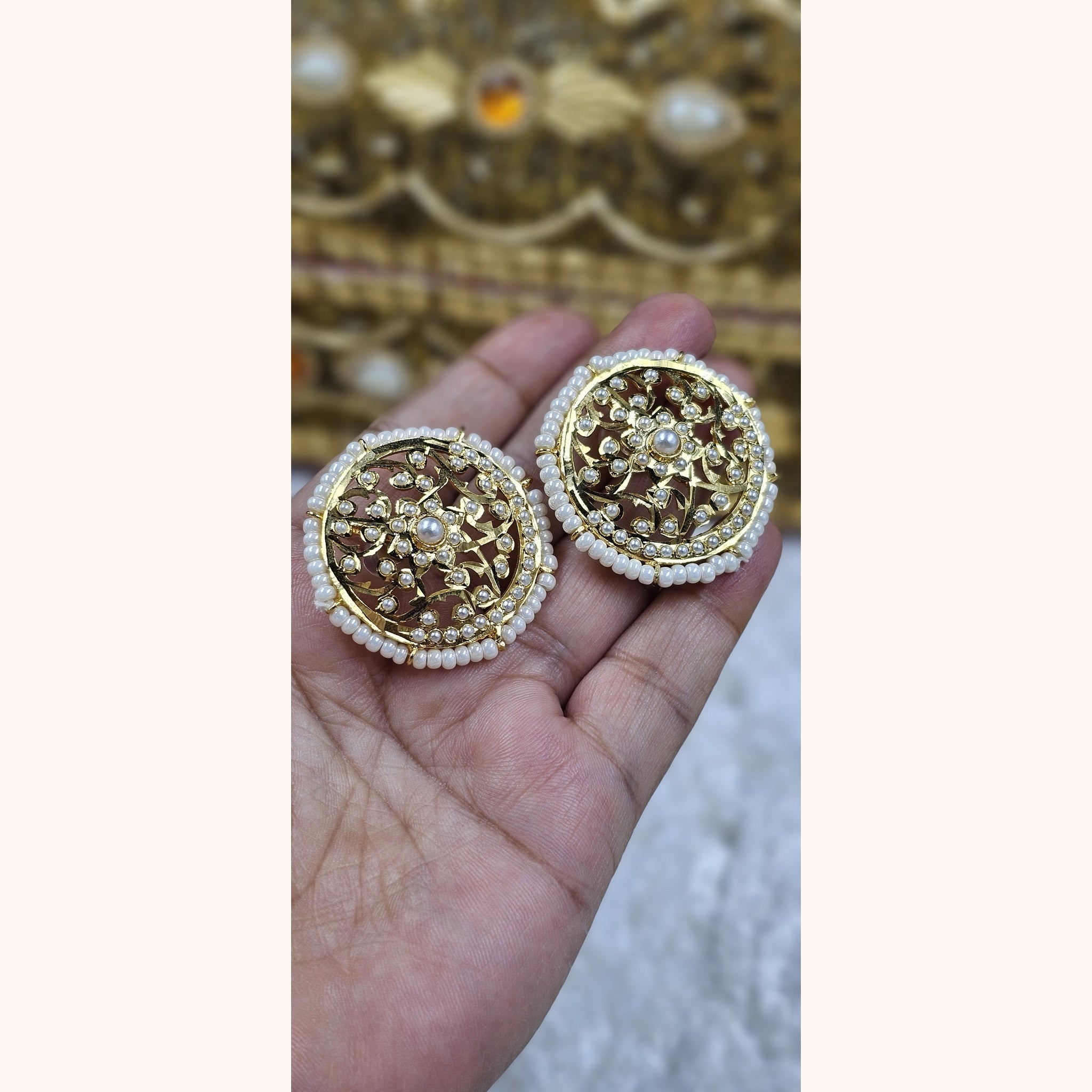 Bela Jadau Studs in Pearls