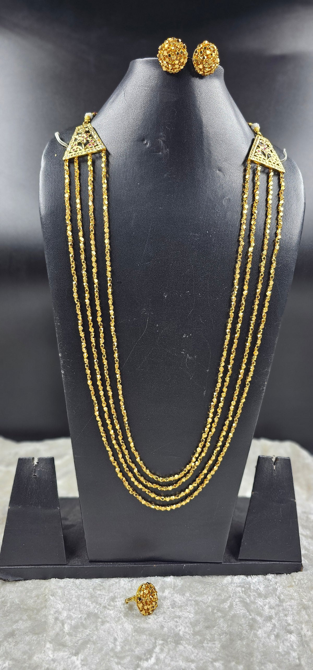 Swarna Chandan Haar With Studs And Adjustable Fingerring