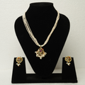 Eesha Pendant Set