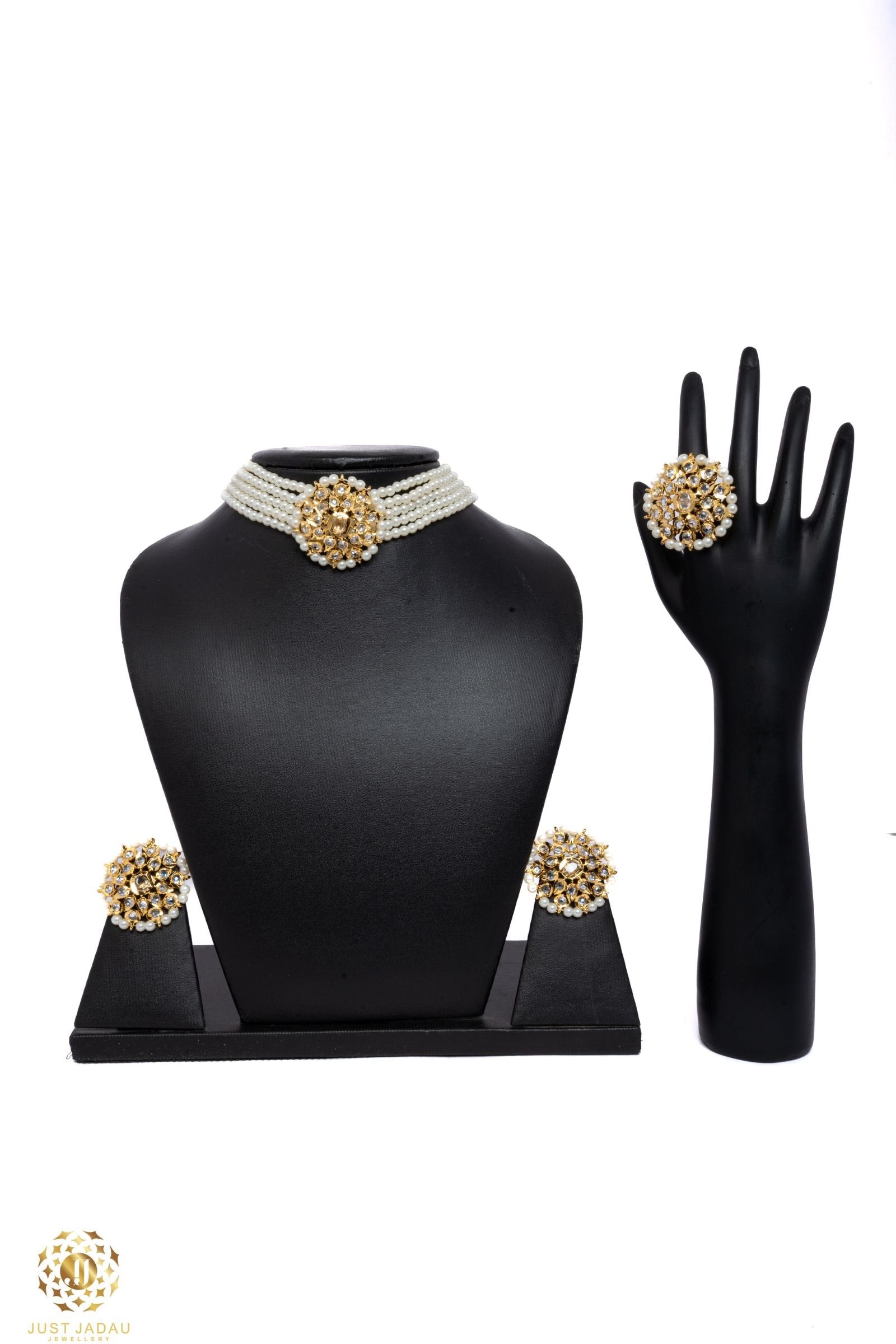 Nasra Choker with Finger Ring