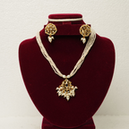 Eesha Pendant Set