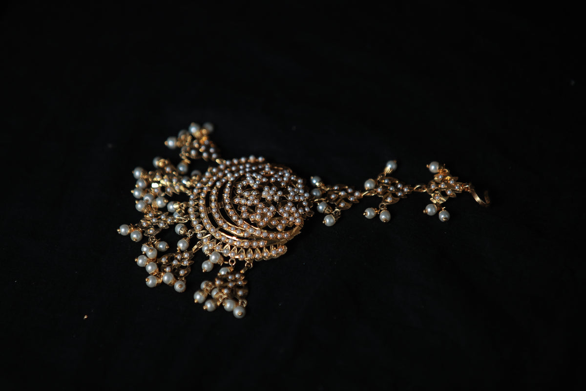 Anandi Jadau Tika In Pearls Huge Size Tika