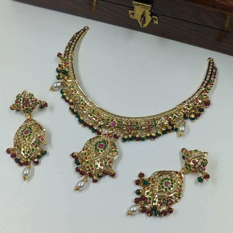 Almas  Necklace Set