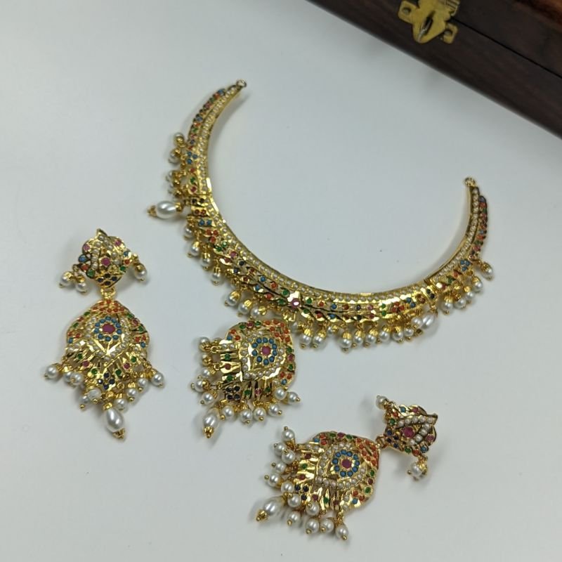 Almas  Necklace Set