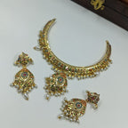 Almas  Necklace Set