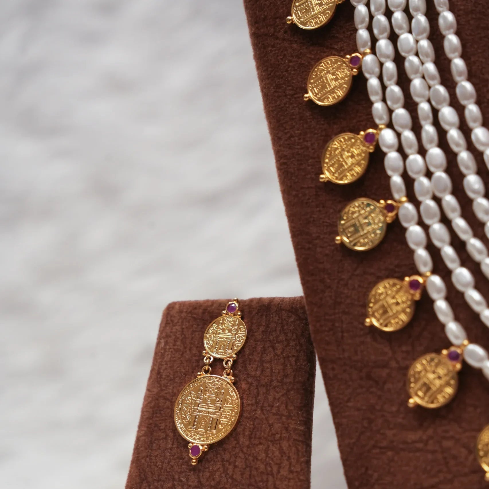 Ashrafi Layered Haar in Pearls