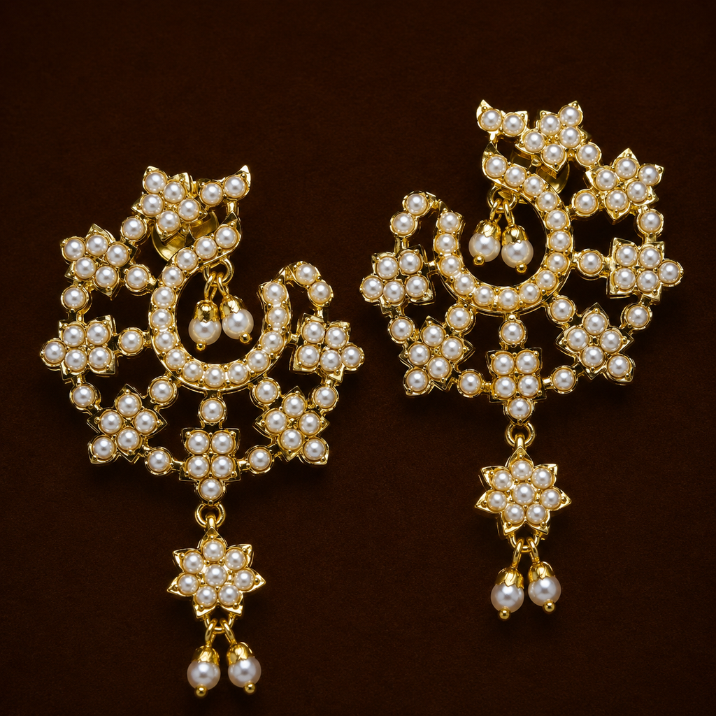 Aura Studs in Pearls
