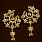 Aura Studs in Pearls