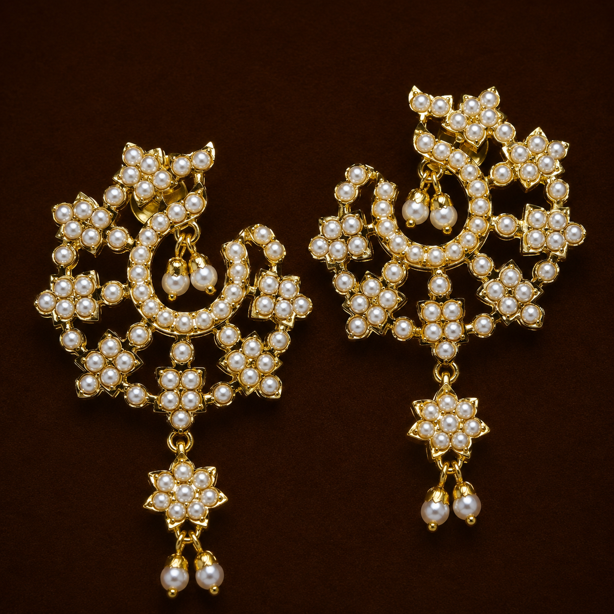 Aura Studs in Pearls