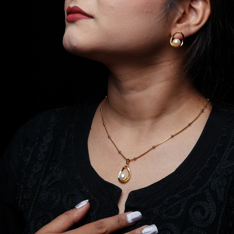 Tanya Real Pearl Pendant Set