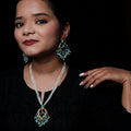 Saanvi Jadau Pendant Set