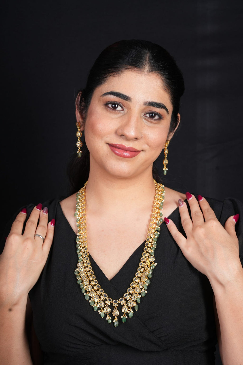 Umaisa Rani Haar In Real Emerald