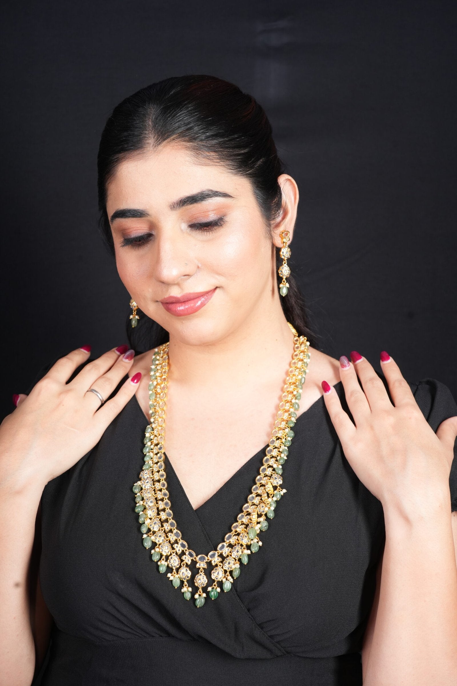 Umaisa Rani Haar In Real Emerald