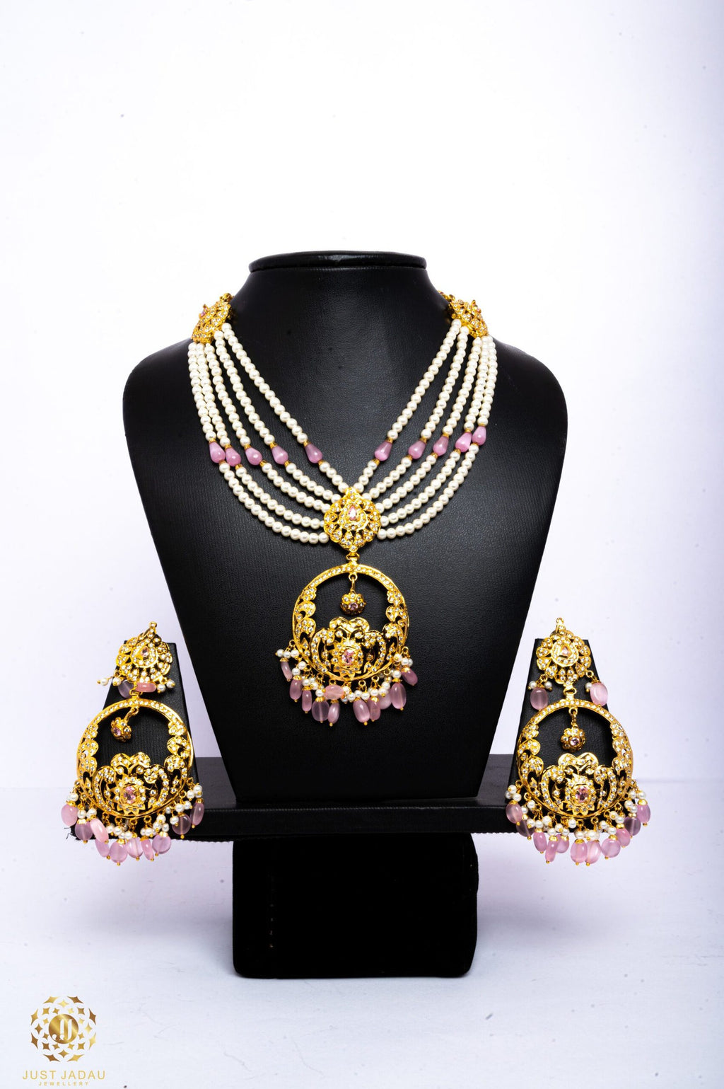 Ashna Choker Set