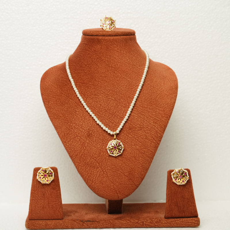 Saachi Pendant Set