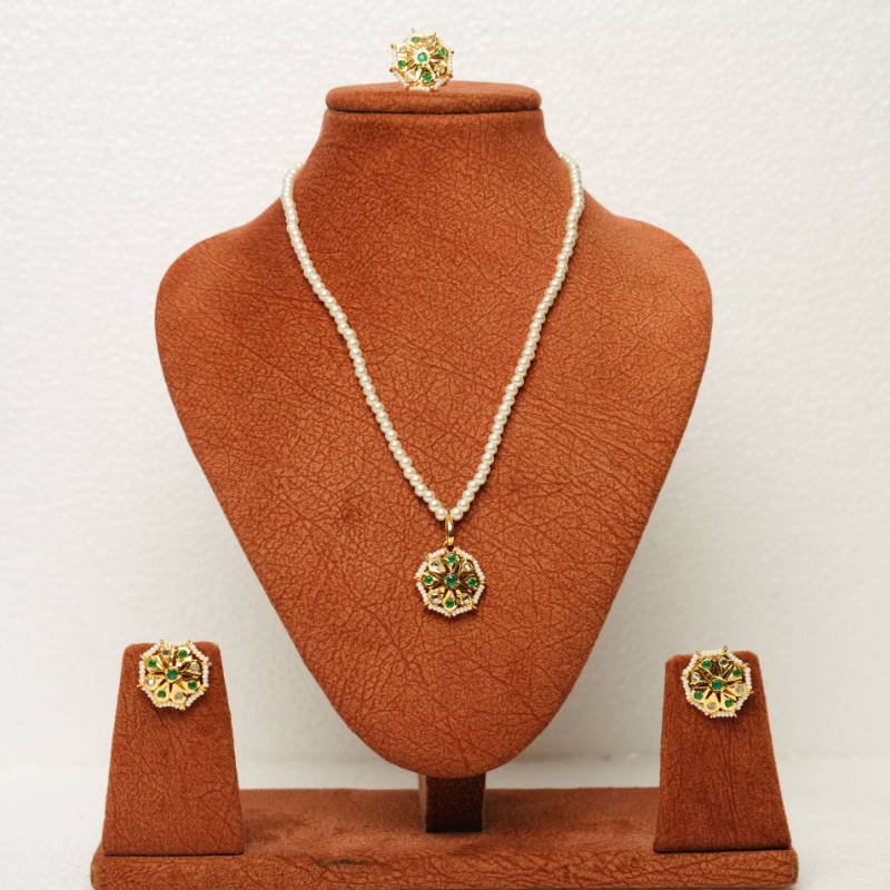 Saachi Pendant Set