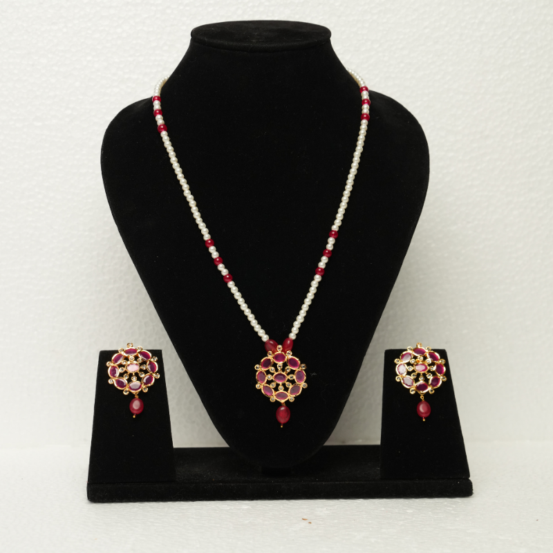 Gulnoor  Pendant Set