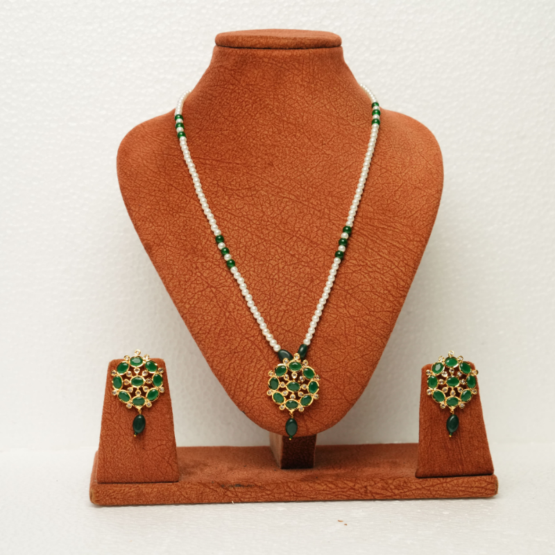 Gulnoor  Pendant Set