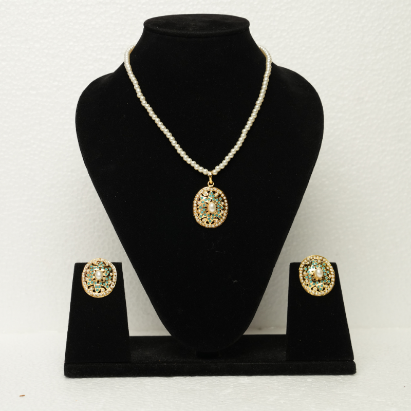 Jannat Pendant Set
