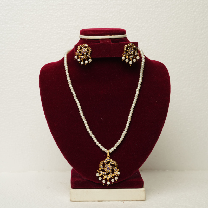 Manya Pendant Set
