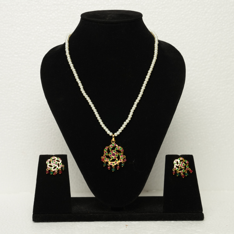 Manya Pendant Set