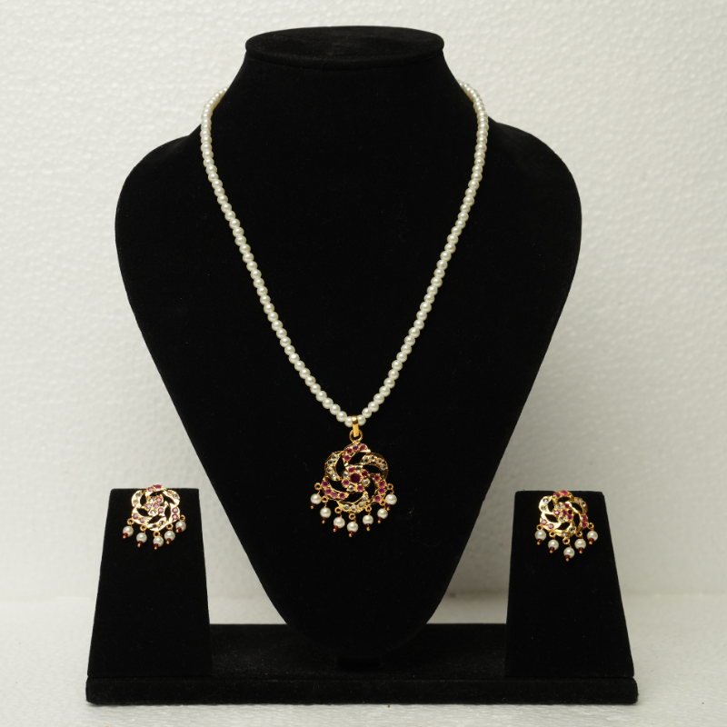 Manya Pendant Set