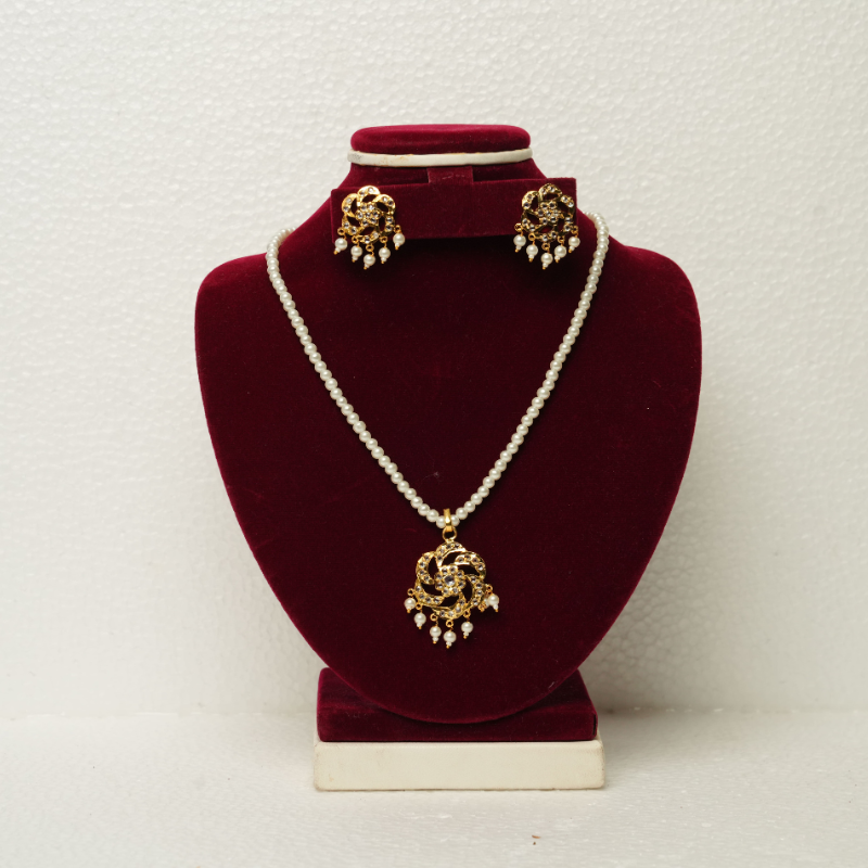 Manya Pendant Set