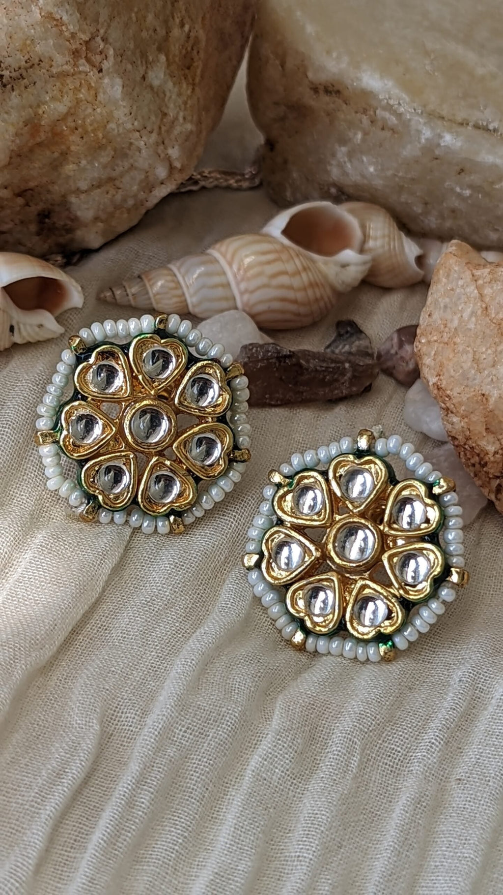 Laiba Kundan Studs