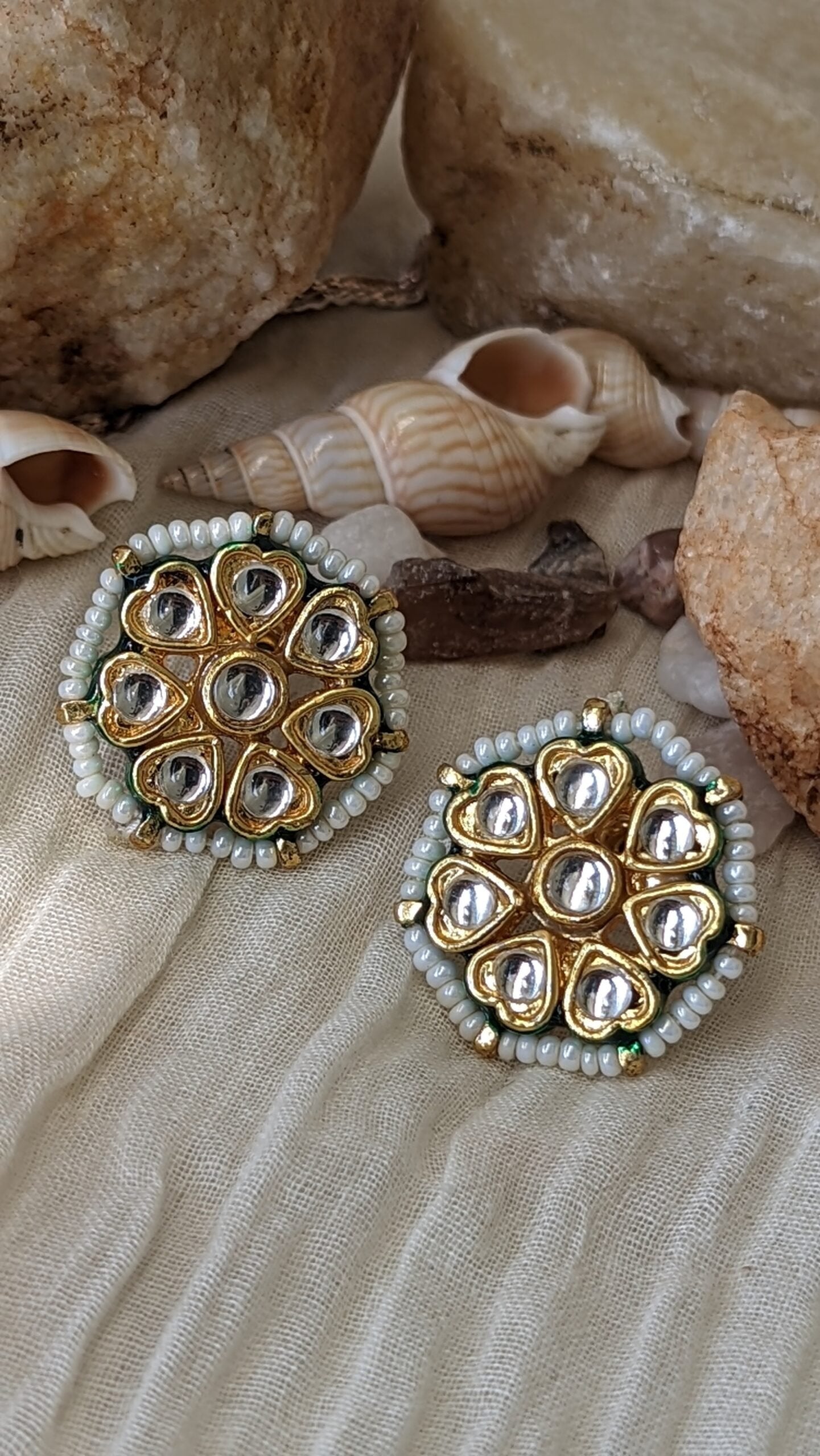 Laiba Kundan Studs