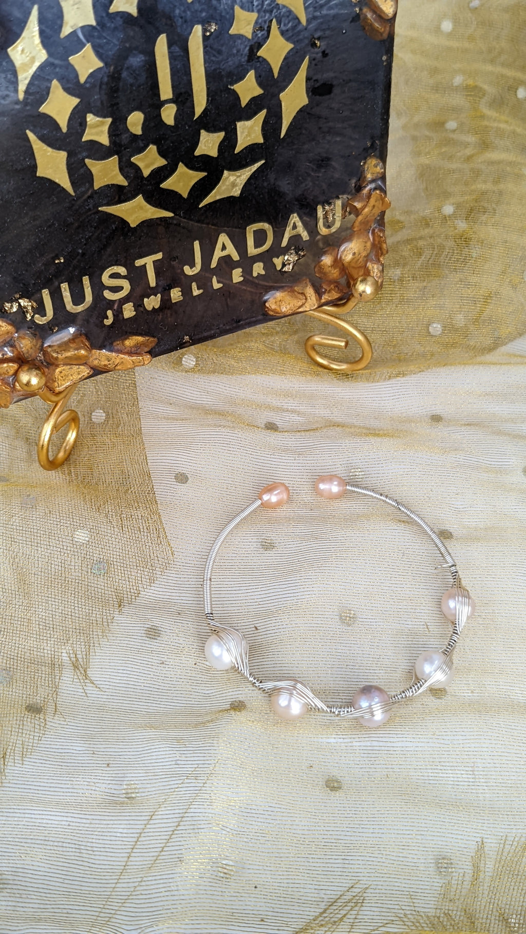 Anya bracelet in real pearls