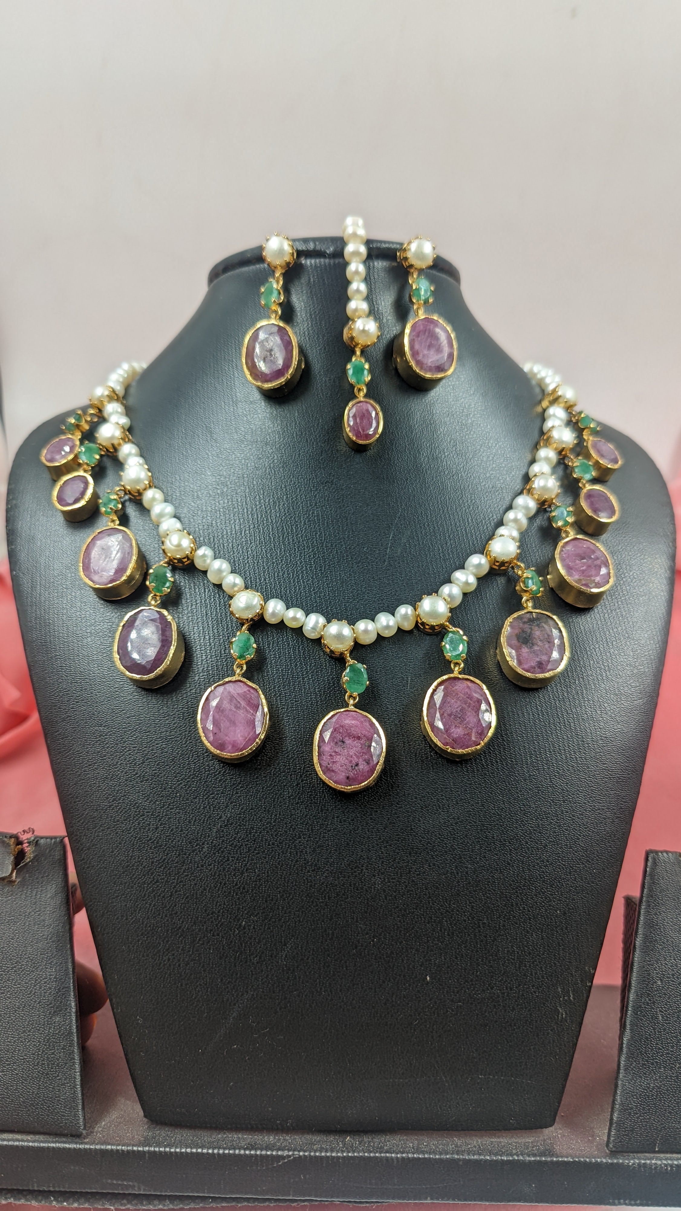 Amayra Necklace Set With Tika