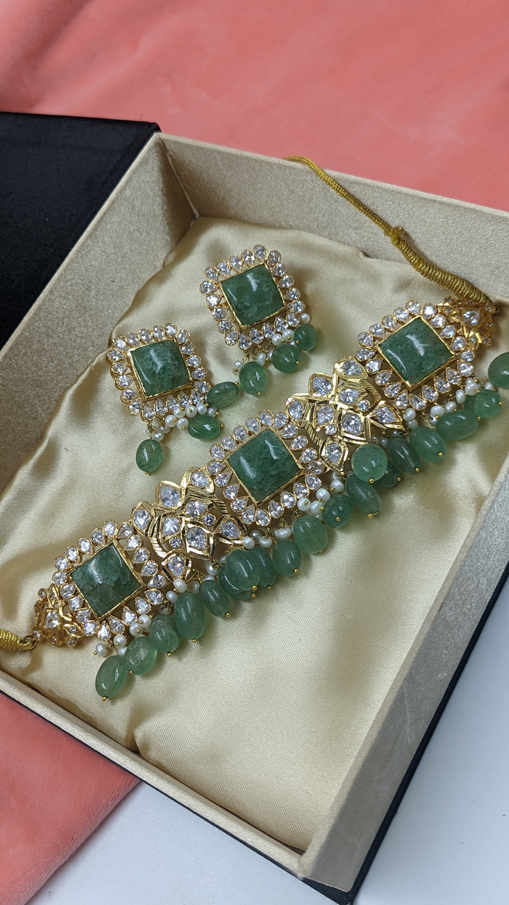 Hina Khan Choker set