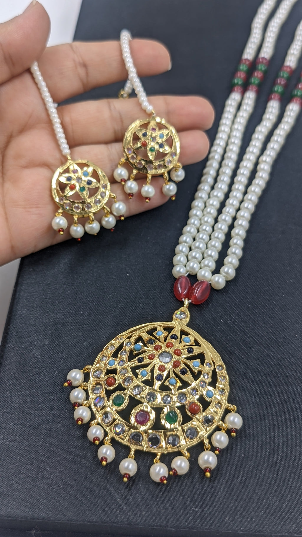 Chanda Navratna Pendant Set