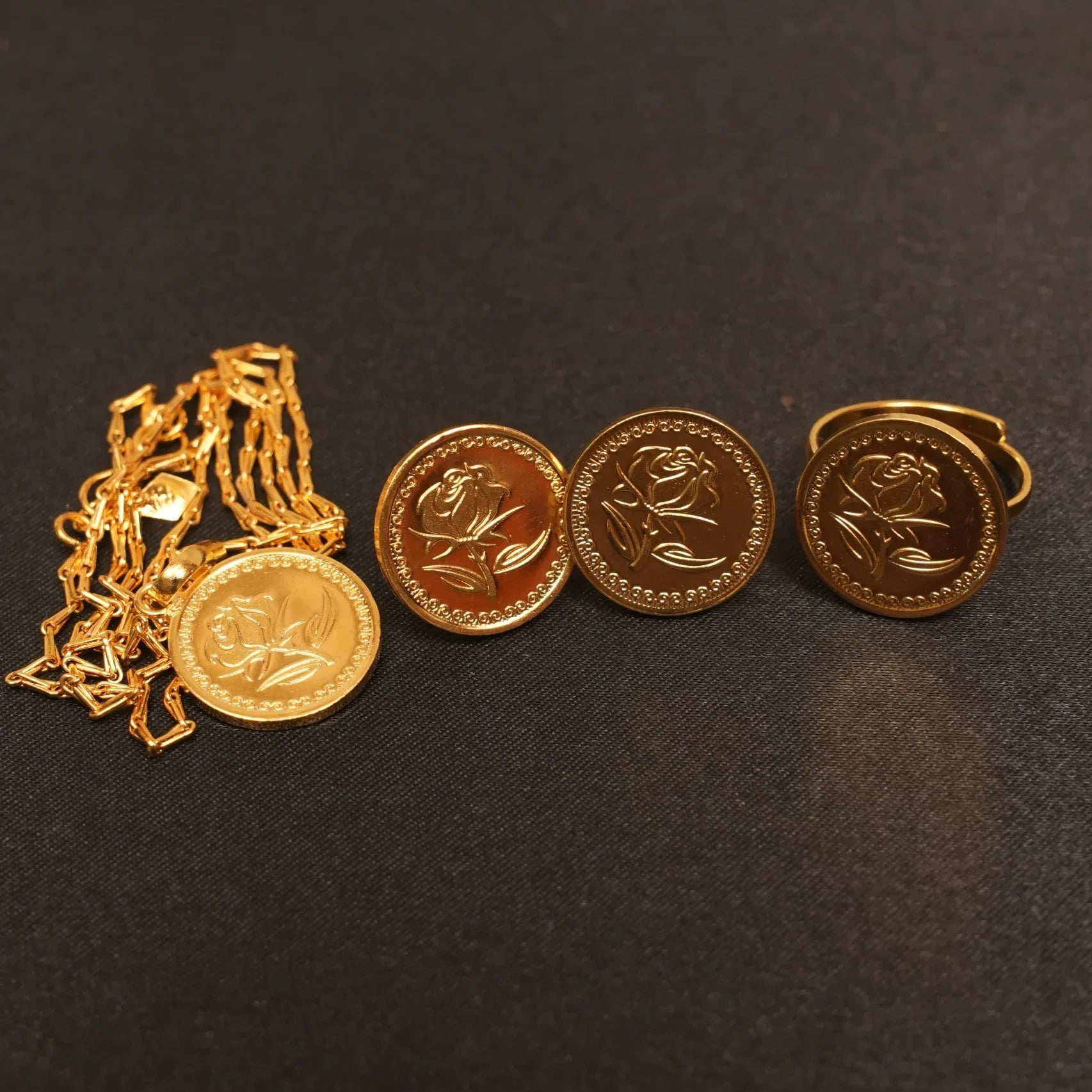 Rida Ashrafi Pendant Set