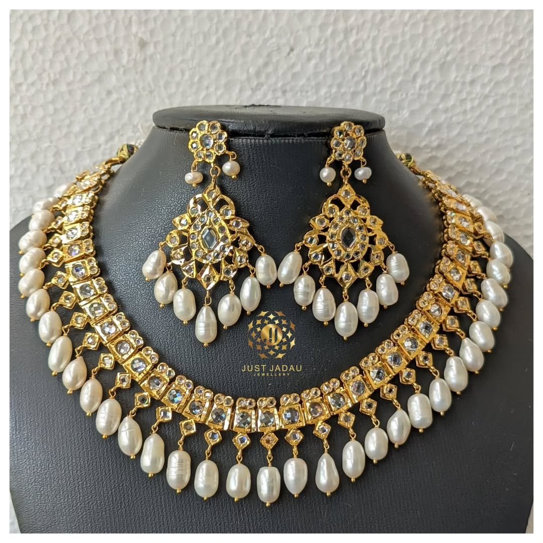Azleen Necklace Set in Real Pearls