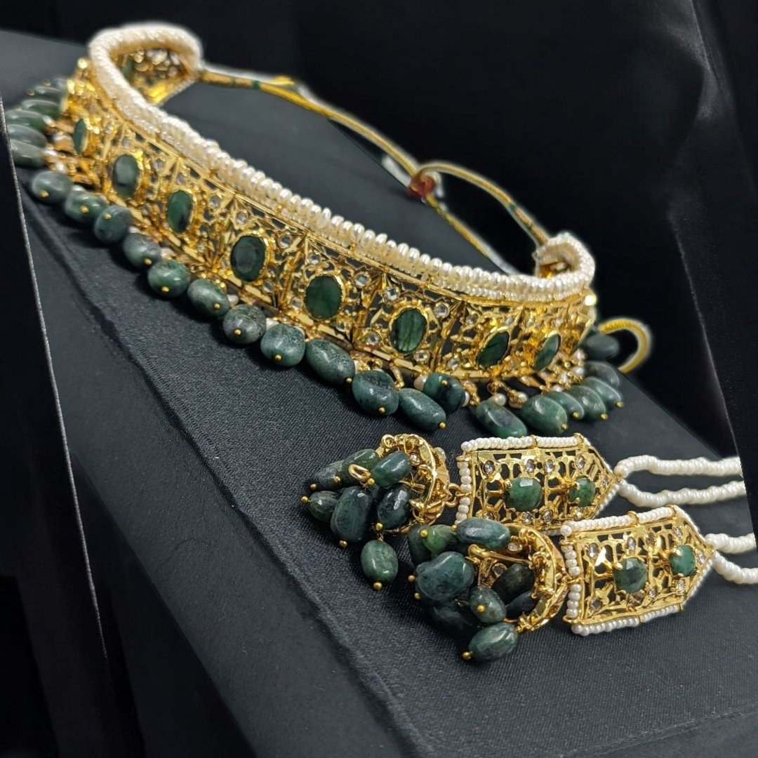 Sumaiyah Choker Set in Real Emerald n Real Pearls