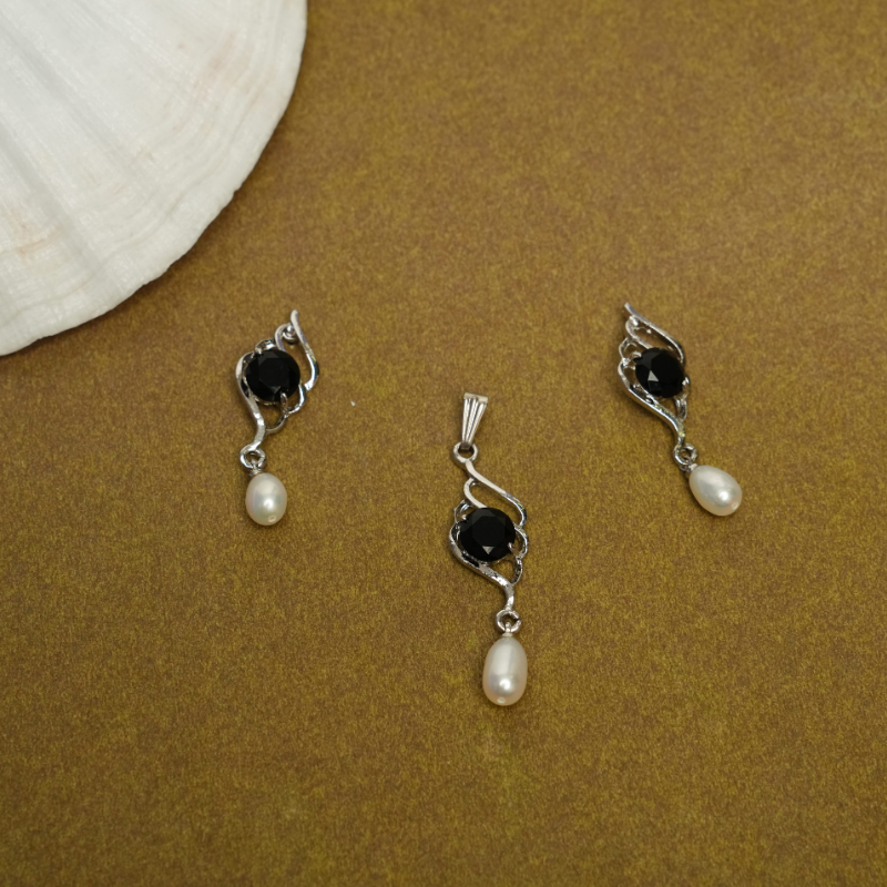 Tasha Real Pearl Pendant Set