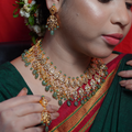 Ebrah Necklace Set In Real Emerald