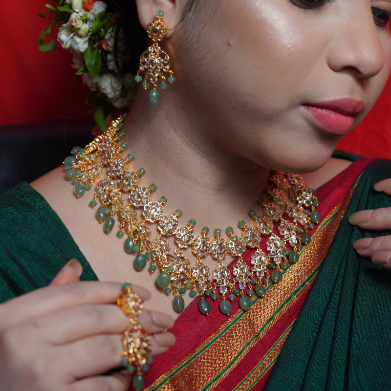 Ebrah Necklace Set In Real Emerald