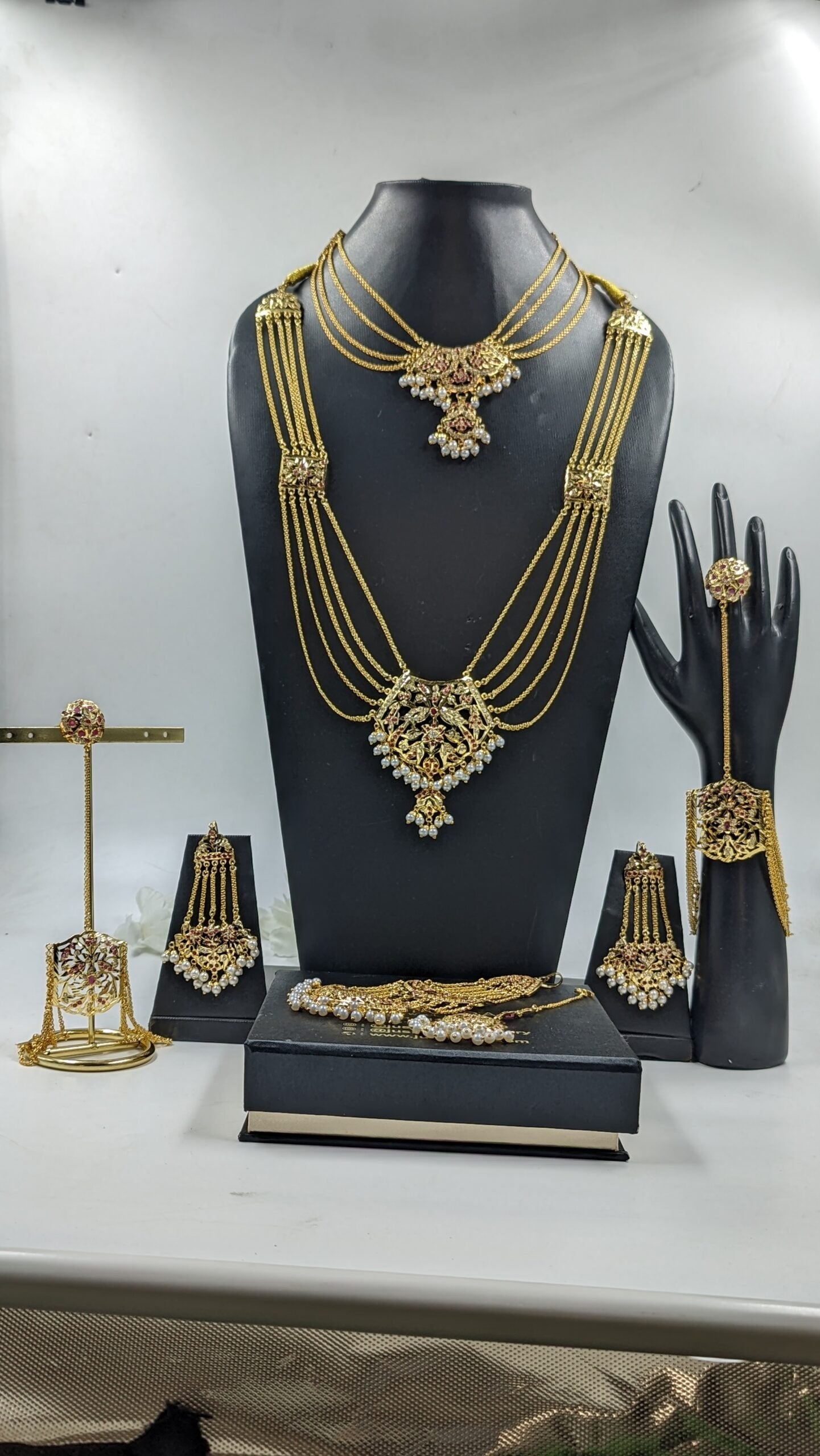 Zerlin Bridal set with Hathphool