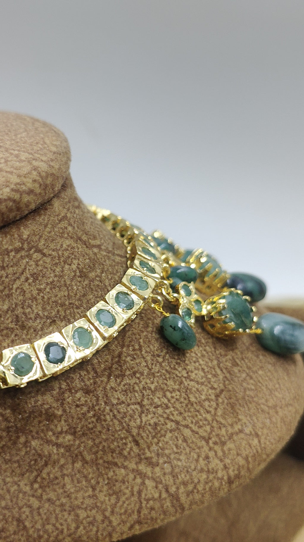 Nayaab Real Emerald Necklace Set