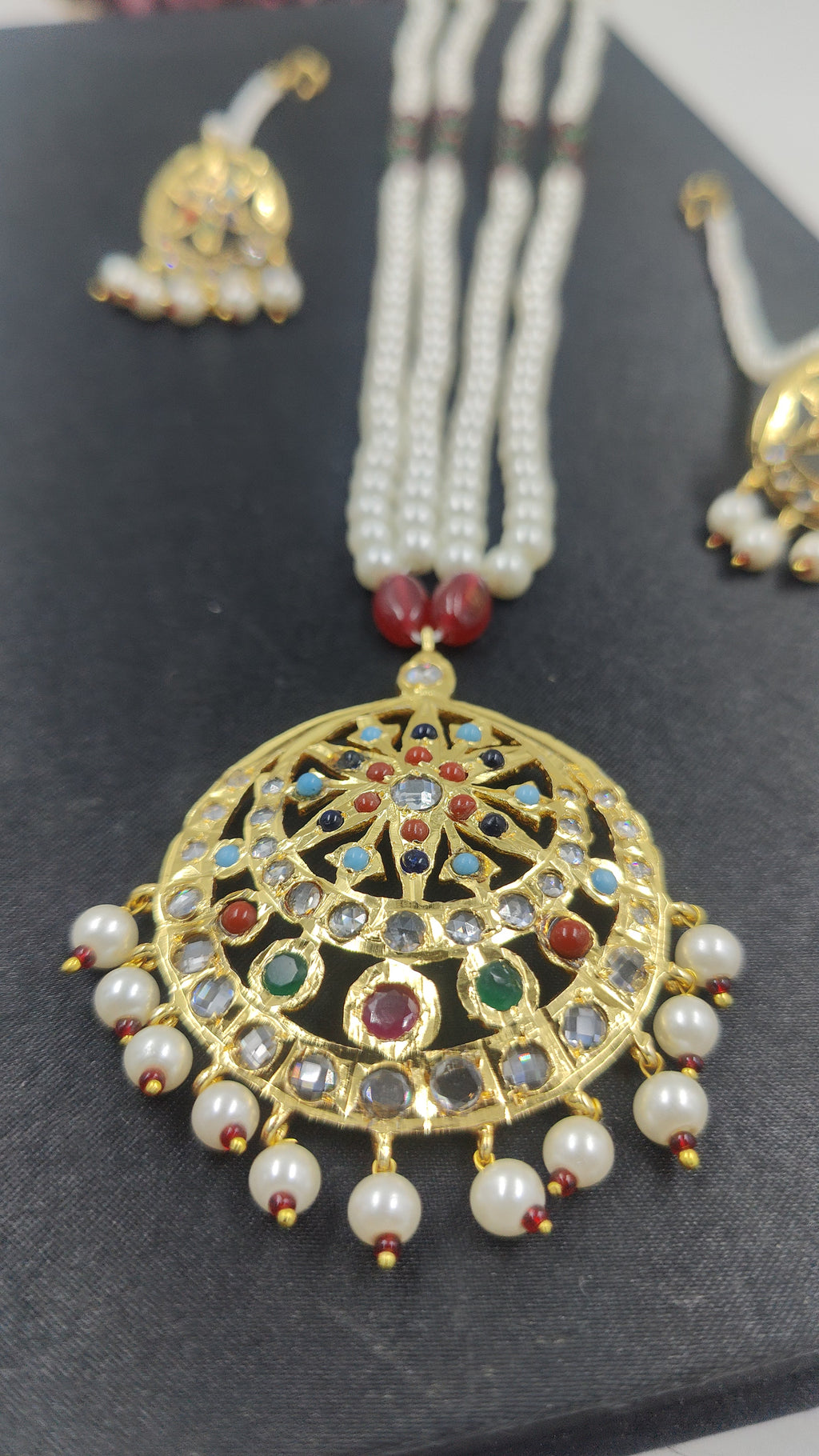 Chanda Navratna Pendant Set