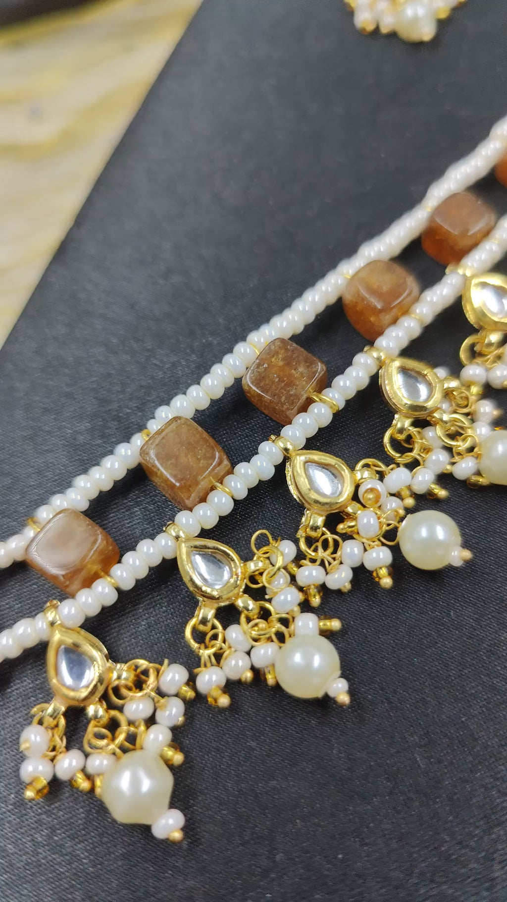 Avni Golden Chokar Set