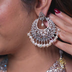 Hansini Layerd Haar In Silver With Baroque Pearls