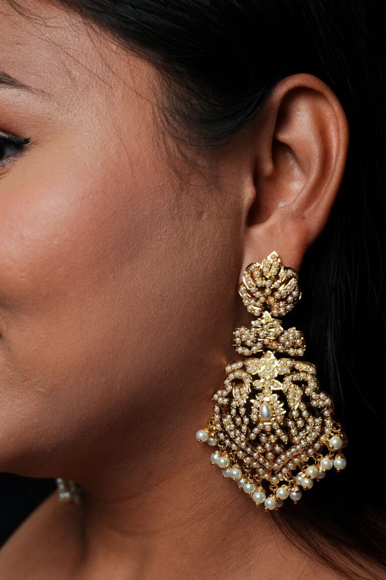 Uncategorized The Dazzling Glow of Haldi: A Guide to Bridal Jewellery for Your Auspicious Ceremony